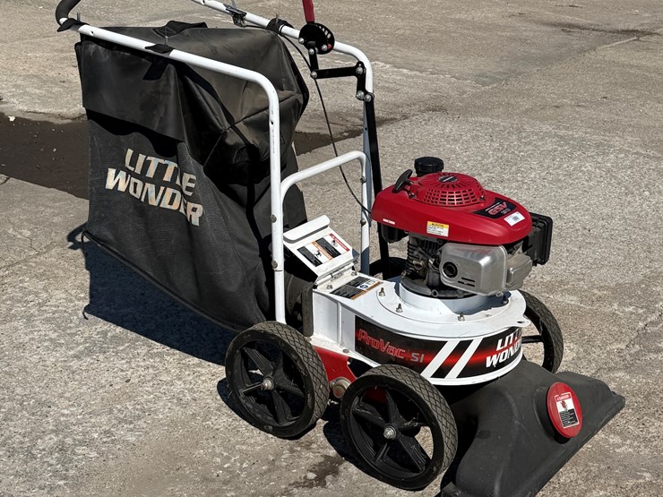 #50-•-2018-schiller-5511-02-01-little-wonder-commercial-walk-behind-lawn-vacuum-image-1