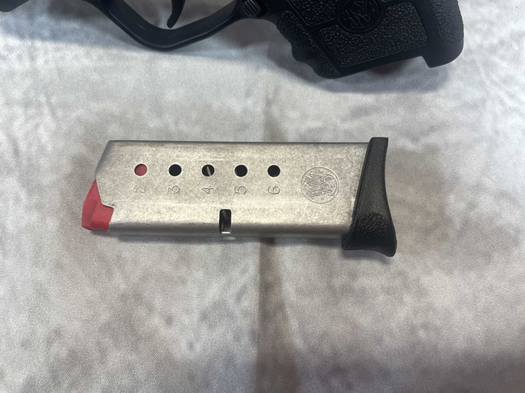 #5165-•-smith-&-wesson-bodyguard,-engraved-380-auto-pistol,-sn:-kes4008,-(neenah,-wi)-image-24