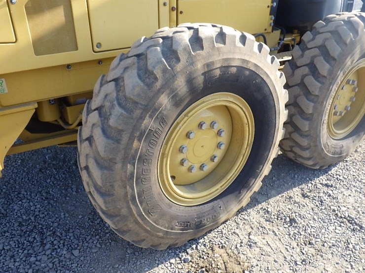2013-caterpillar-140m2-image-58