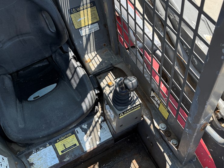 2001-takeuchi-tl150-image-11