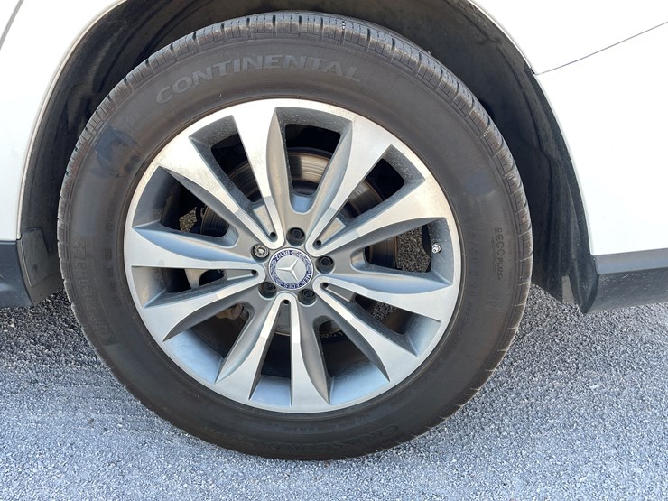 2015-mercedes-benz-gl450-image-8