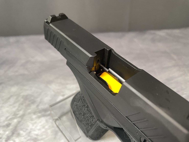 #5156-•-taurus-gx4,-9mm-luger-pistol,-sn:-1ga44039,-(neenah,-wi)-image-17