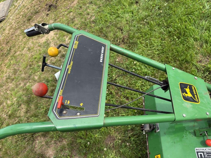 john-deere-820-image-10