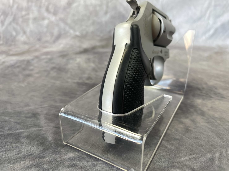 #5132-•-smith-&-wesson-.38-spl,-revolver,-sn:-cwm9026-(neenah,-wi)-image-5
