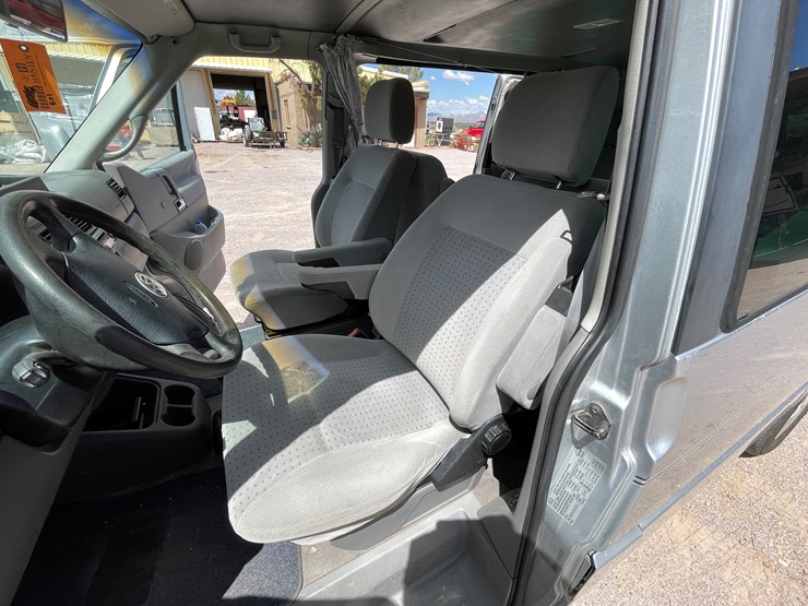 #501-•-2002-volkswagen-eurovan-mv-(title-in-delay)-image-9