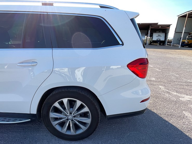 2015-mercedes-benz-gl450-image-29