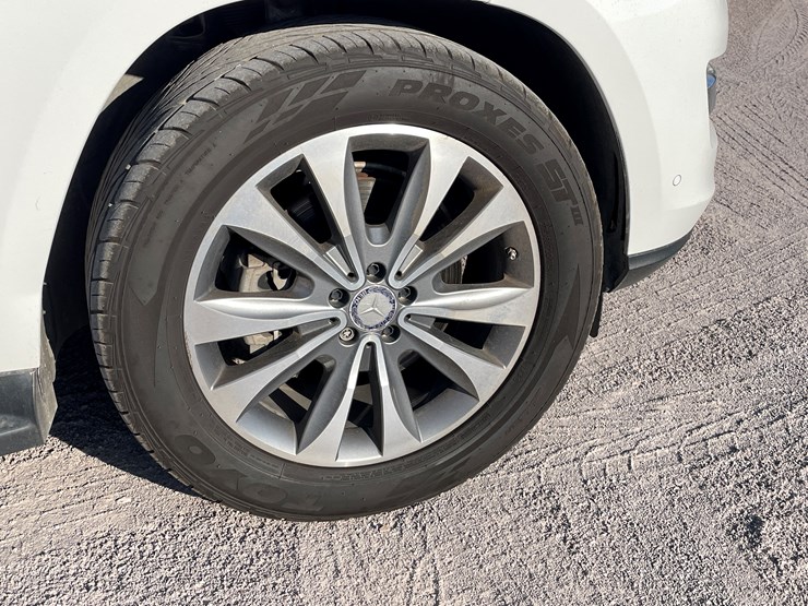 2015-mercedes-benz-gl450-image-12