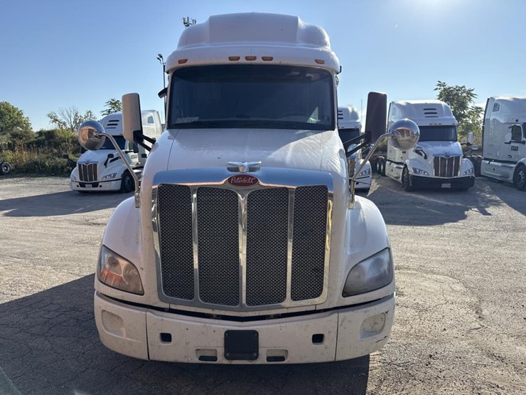 2020-peterbilt-579-image-8