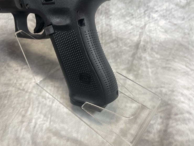 #5146-•-glock-g17-gen-5,-9mm-luger-pistol,-sn:-bvst133,-(neenah,-wi)-image-22