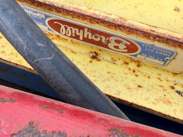 #58-•-(2)-hydraulic-wagon-hoists-image-3