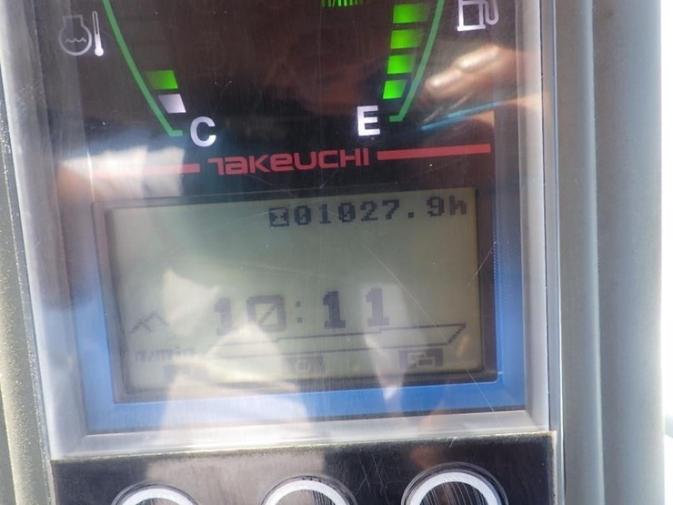 takeuchi-tb240-image-32