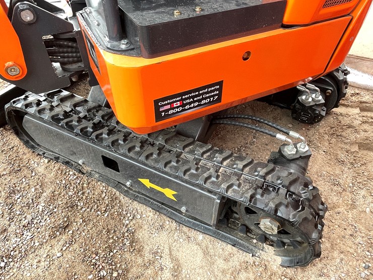 #2010-•-mini-excavator-image-26