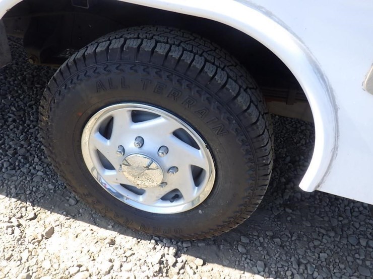 2010-utility-van-image-26