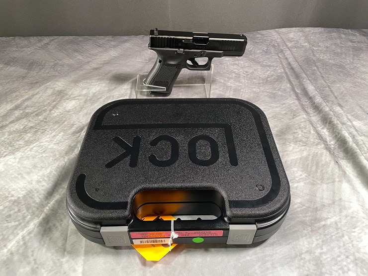 #5147-•-glock-g19-gen-5,-9mm-luger-pistol,-sn:-bsxe405,-(neenah,-wi)-image-1