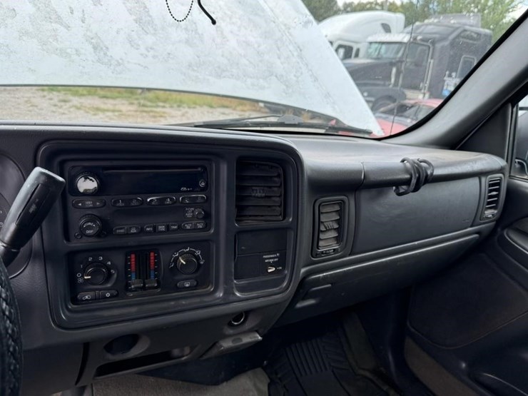 2003-chevrolet-silverado-image-16