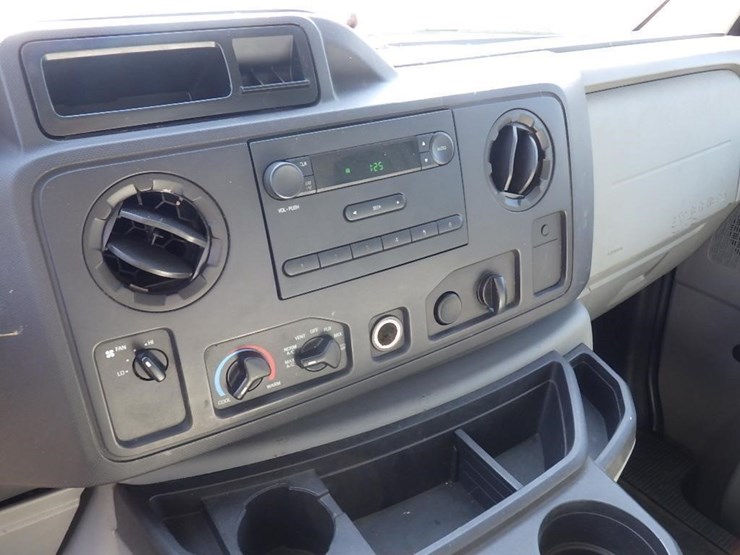 2010-utility-van-image-24