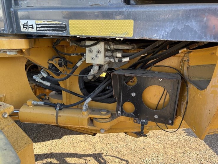 2012-deere-672gp-image-38