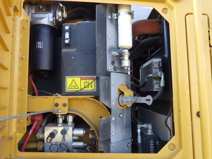 2013-caterpillar-140m2-image-31