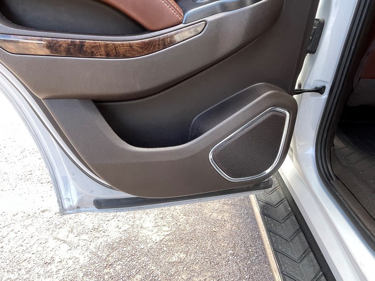 2017-chevrolet-tahoe-image-117