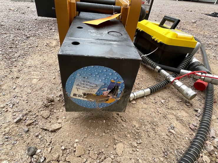 #2017-•-skid-steer-concrete-breaker-image-9
