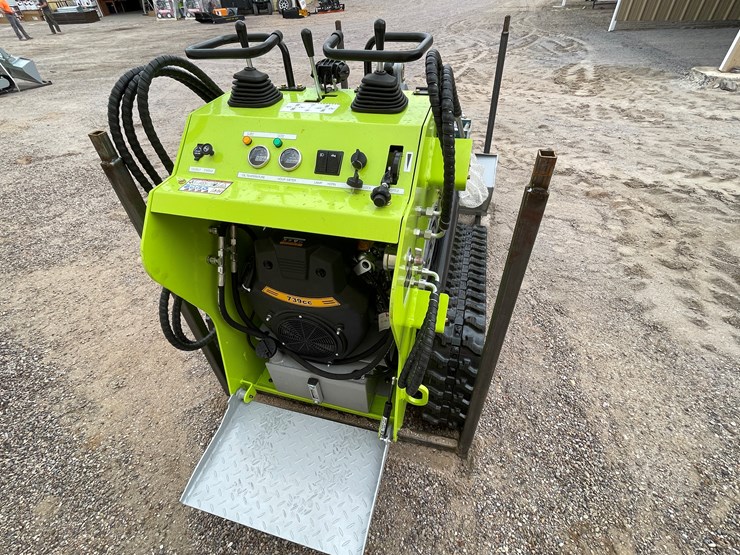 #2027-•-mini-skid-steer-loader-(bucket-damaged)-image-7