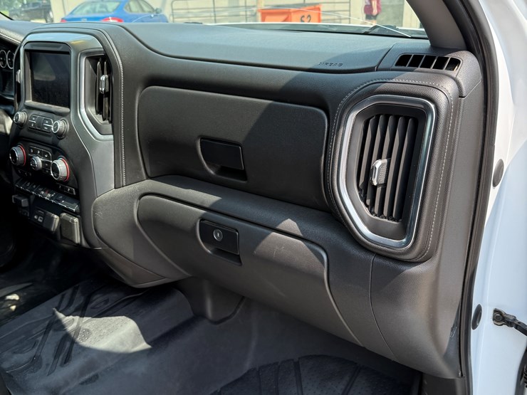 2019-chevrolet-silverado-image-9