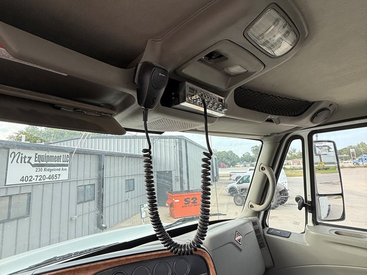 2010-international-prostar-image-52