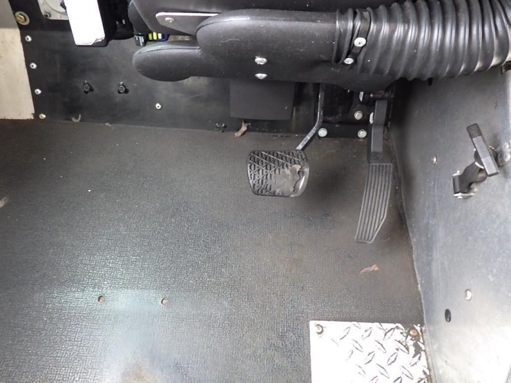 2012-freightliner-mt55-image-24