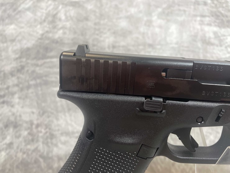 #5146-•-glock-g17-gen-5,-9mm-luger-pistol,-sn:-bvst133,-(neenah,-wi)-image-9