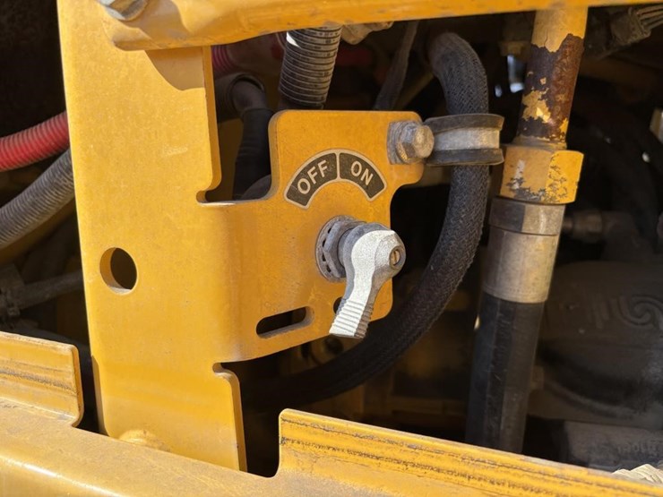 2012-deere-672gp-image-74