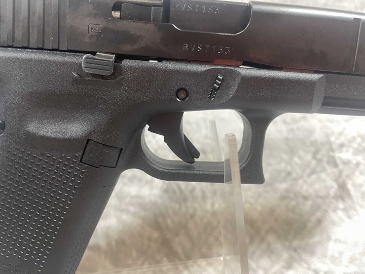 #5146-•-glock-g17-gen-5,-9mm-luger-pistol,-sn:-bvst133,-(neenah,-wi)-image-10