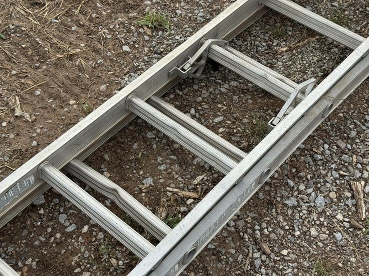 werner-16-ft-aluminum-extension-ladder-image-4