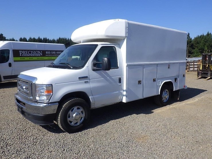 2010-utility-van-image-1