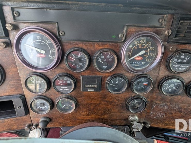 1993-peterbilt-357-image-25
