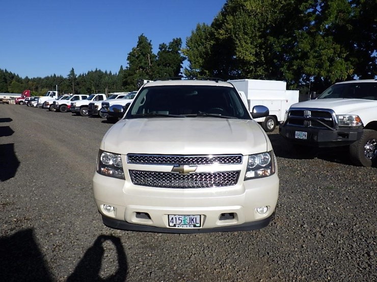 2011-chevrolet-tahoe-image-2