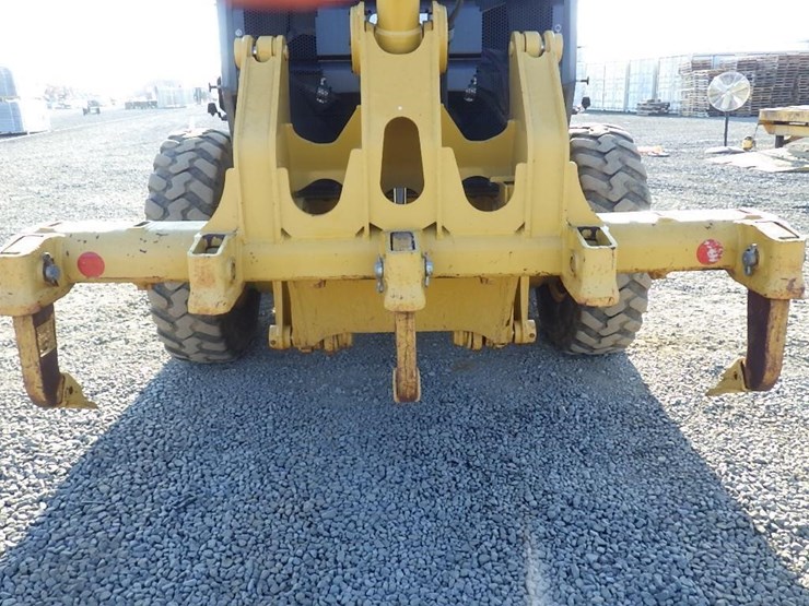2013-caterpillar-140m2-image-27