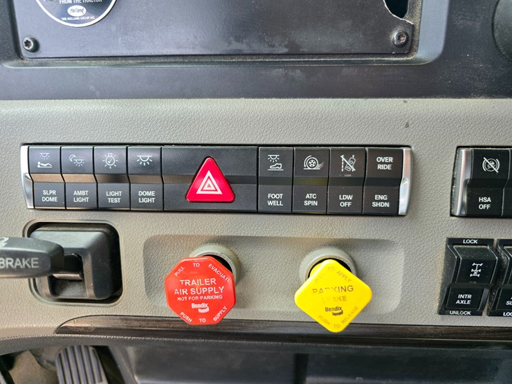 2019-freightliner-cascadia-126-image-65