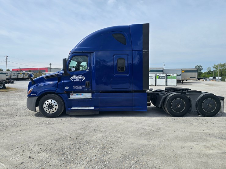 2019-freightliner-cascadia-126-image-7