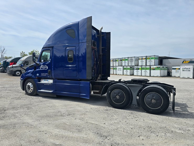 2019-freightliner-cascadia-126-image-9