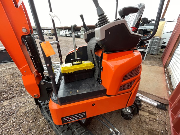#2010-•-mini-excavator-image-25