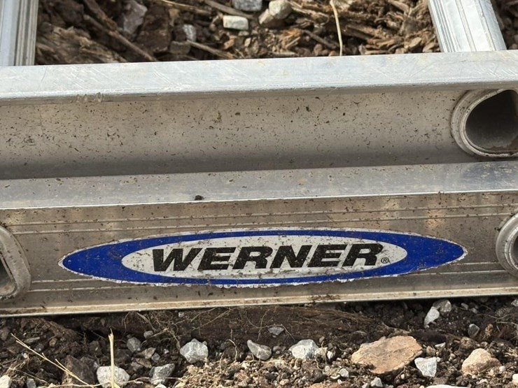 werner-24-ft-aluminum-extension-ladder-image-5