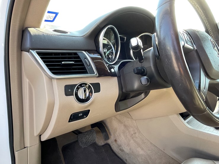 2015-mercedes-benz-gl450-image-57