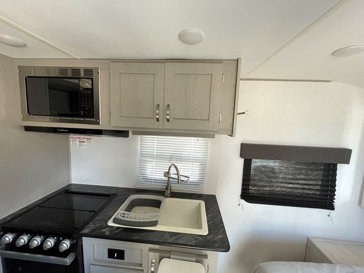 #499-•-2021-tracer-le-camper-(title-in-delay)-image-107