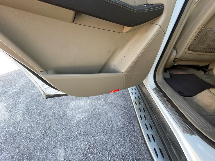2015-mercedes-benz-gl450-image-40