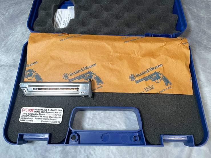 #5160-•-smith-&-wesson-22a,-22-lr-pistol,-sn:-uce4779,-(neenah,-wi)-image-28