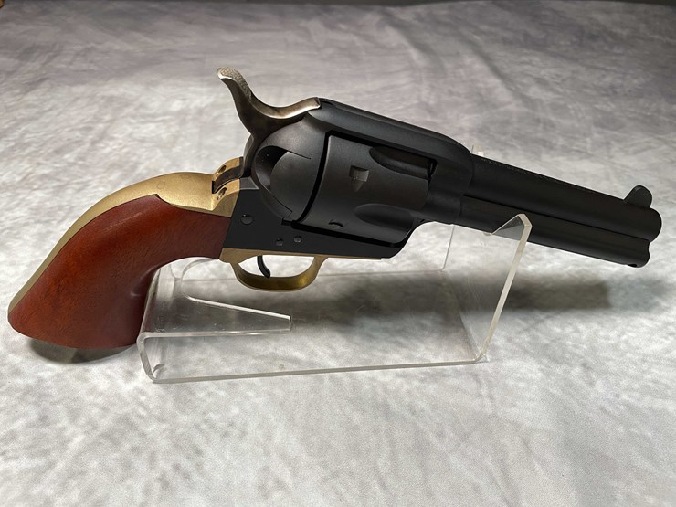 #5163-•-stoeger-cattleman,-45-colt-revolver,-sn:-um3413,-(neenah,-wi)-image-2
