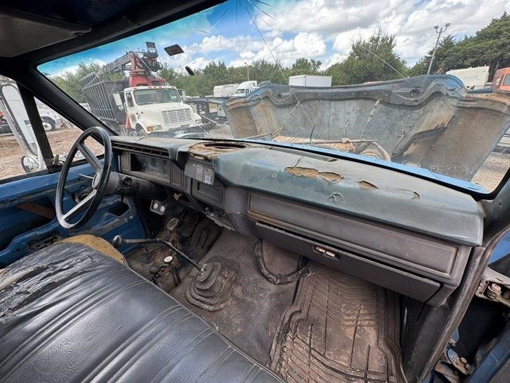1993-ford-f70-image-16