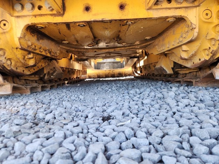 2023-deere-700l-image-48