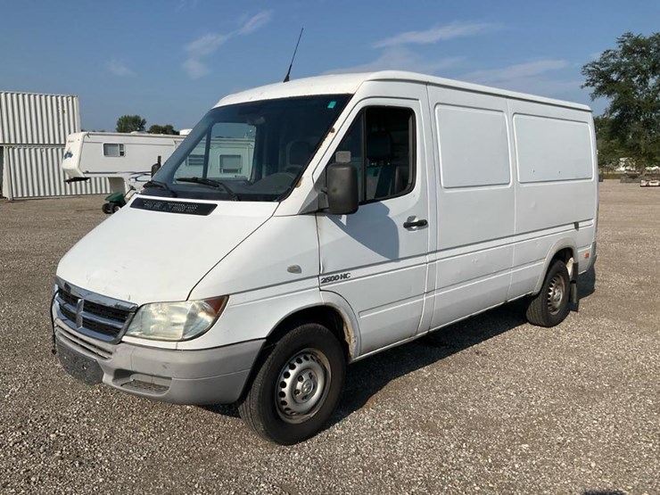 2004-dodge-sprinter-2500-image-1