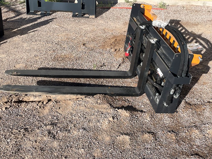 #2031-•-skid-steer-pallet-fork-hydraulic-adjustable-image-6